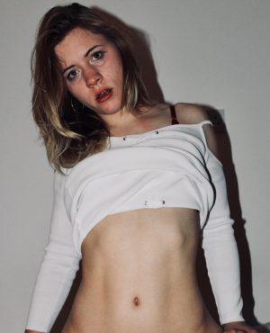 April young bi-sexual English blondfe party girl keen to please in Surrey, photo 2