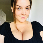 Hey guys, text me on whatapp for incall and outcall service image 194536