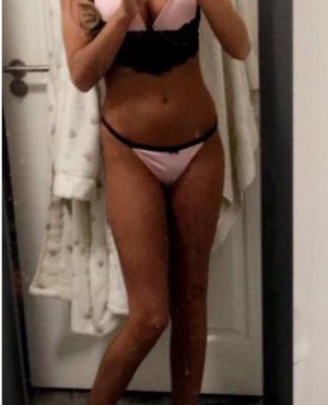Olivia in Liverpool, photo 3