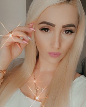 Sexy blonde Maya in Leicester, photo 2