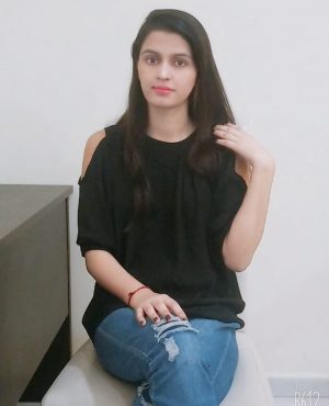 Rabia Khan in Dubai, photo 2
