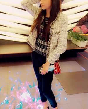 Julie Khan in Dubai, photo 2