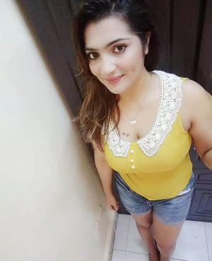 Pooja in Dubai, photo 3
