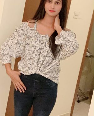 Mahira in Abu Dhabi, photo 2