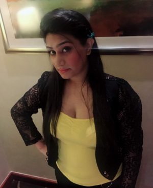 Smita in Dubai, photo 3