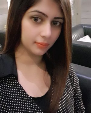 Karishma in Dubai, photo 3