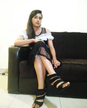 Shruti in Abu Dhabi, photo 2
