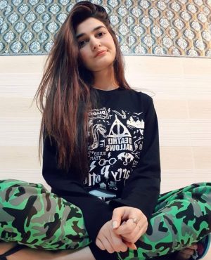 Sarika in Dubai, photo 3