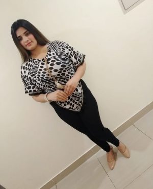 Dipanshi in Abu Dhabi, photo 3