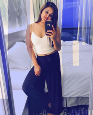 Monica in Dubai, photo 2