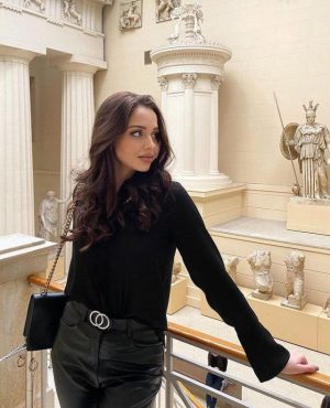 Mila in Warsaw, photo 2