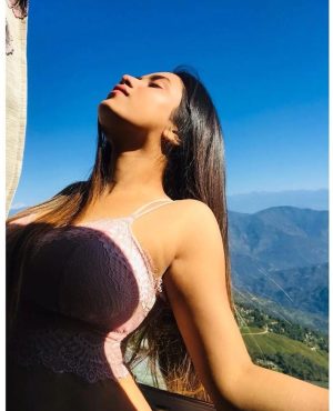 Indian girl in Lisbon, photo 3