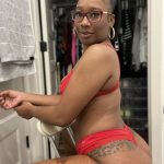 Fountain woman, mature and experienced at your disposal image 409838