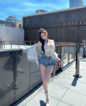 bingyu F in Paris, photo 3