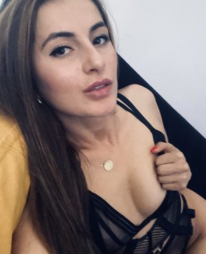 Berenika alluring 28yo brunette in South Kensington in London, photo 2