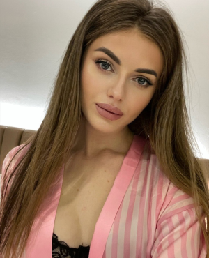 Carolyn in Doha, photo 3