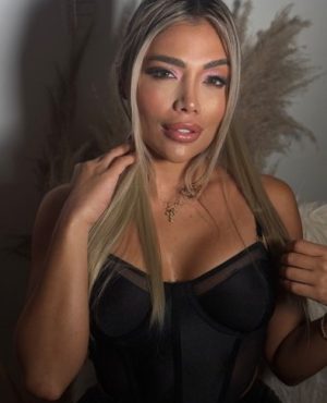 Samantha,

                independent image 545386