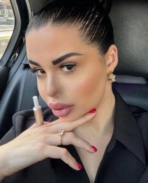 Casey,

                agency
                Stars of the World image 545555