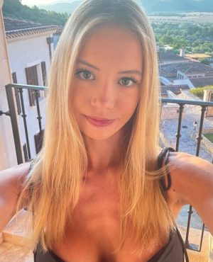 Lara,
                independent image 545583