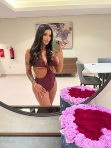 Celin,

                agency
                Stars of the World image 545594