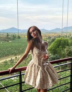 Alina,

                independent image 545660