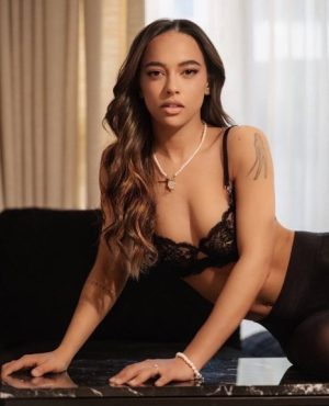 Lorenza, agency Aura in London, photo 2
