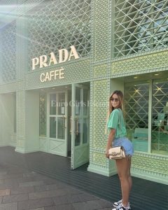 Hana,

                agency
                Stars of the World image 546570