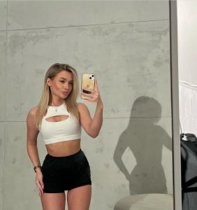 Hanna,

                agency
                Luna Models image 546623