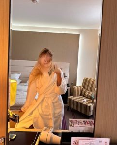 Natasha,

                agency
                Luna Models image 547052