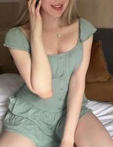 Lauren Camille,

                independent image 547170