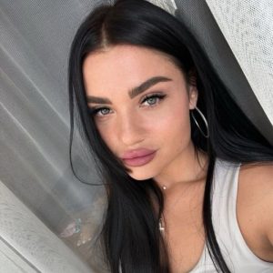 Melie,

                independent image 547341