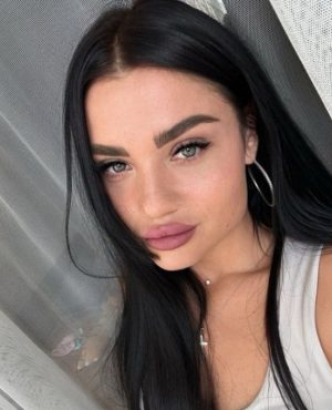 Melie,

                independent image 547341