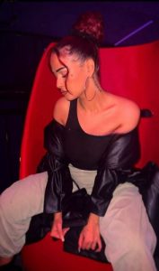 Nikol,

                independent image 547508