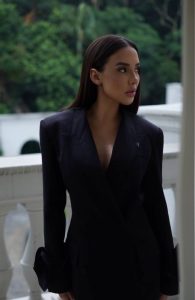 Denella,

                agency
                Aura image 548274