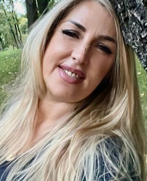 Laura,

                independent image 550872