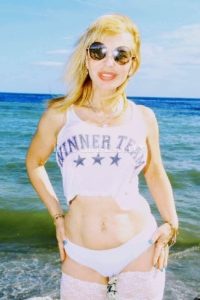 Sandra,

                independent image 553366