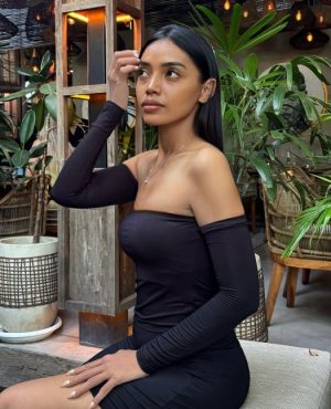 Valerie,
                independent image 553608