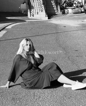 Veronika, independent in Folegandros, photo 2