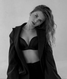 Olga,

                independent image 556296