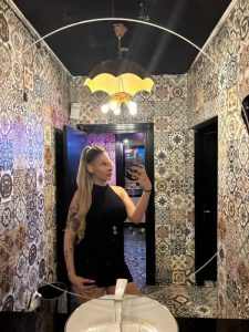 Yulya,

                agency
                Bella Agency image 557007