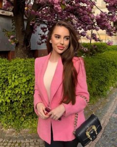 Laura,

                agency
                In Escorts image 559550