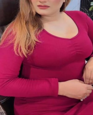 I Alisha Oberoi Velvet Touch Housewife image 568981