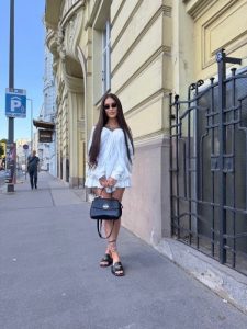 Anellise, independent image 575723