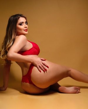 Julie, independent image 575876