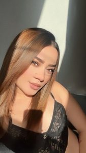 Mia, independent image 581059