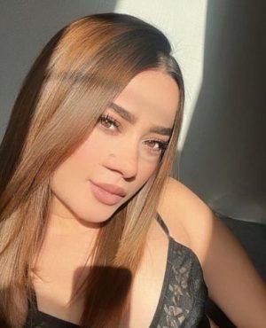 Mia, independent image 581059