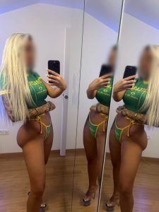 Yvonne, independent image 581553