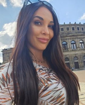 Miriam, independent image 581842