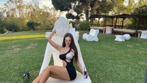 Clara, independent image 582392