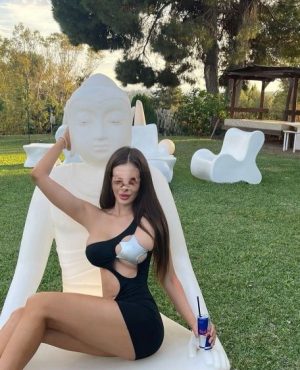 Clara, independent image 582392